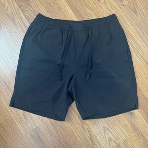 Cuts men’s crossover shorts